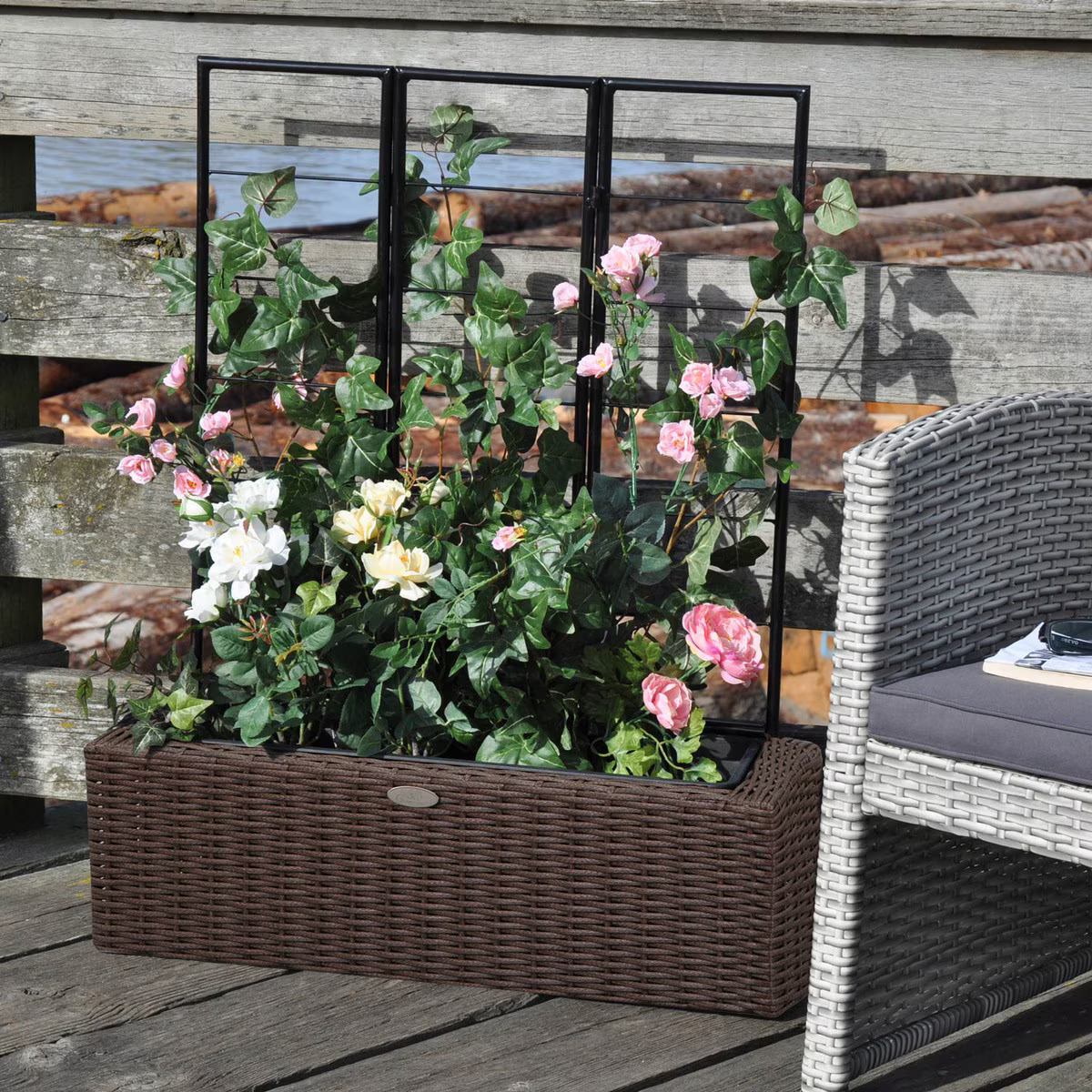 JR Home Resin Wicker Planter with Trellis