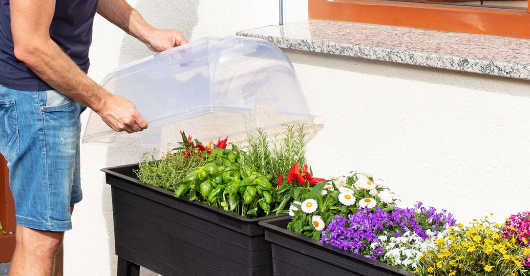 Graf Balcony Raised Planter Bed with Cover