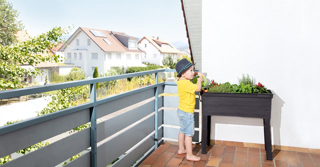 Graf Balcony Raised Planter Bed with Cover