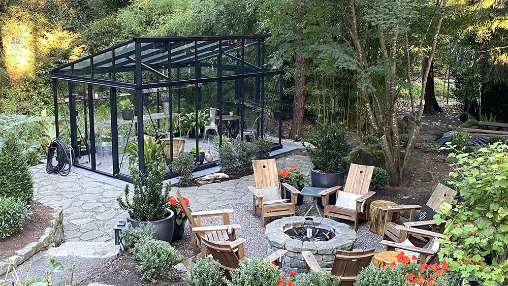 Janssens 10 x 15 Foot M34 Modern Greenhouse with Overlapping Roof Glass