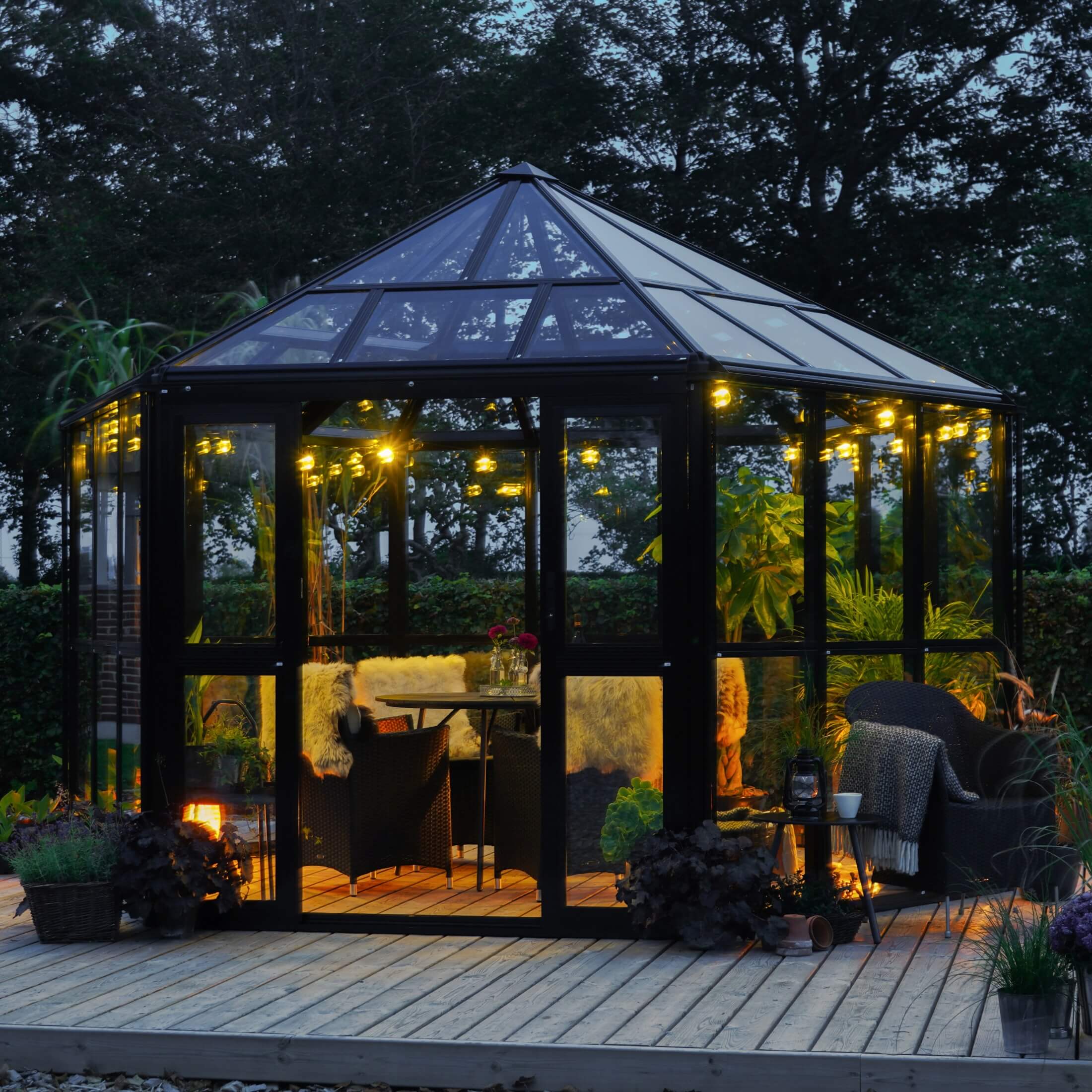 Vego Garden 13 x 11.5 Glass Greenhouse
