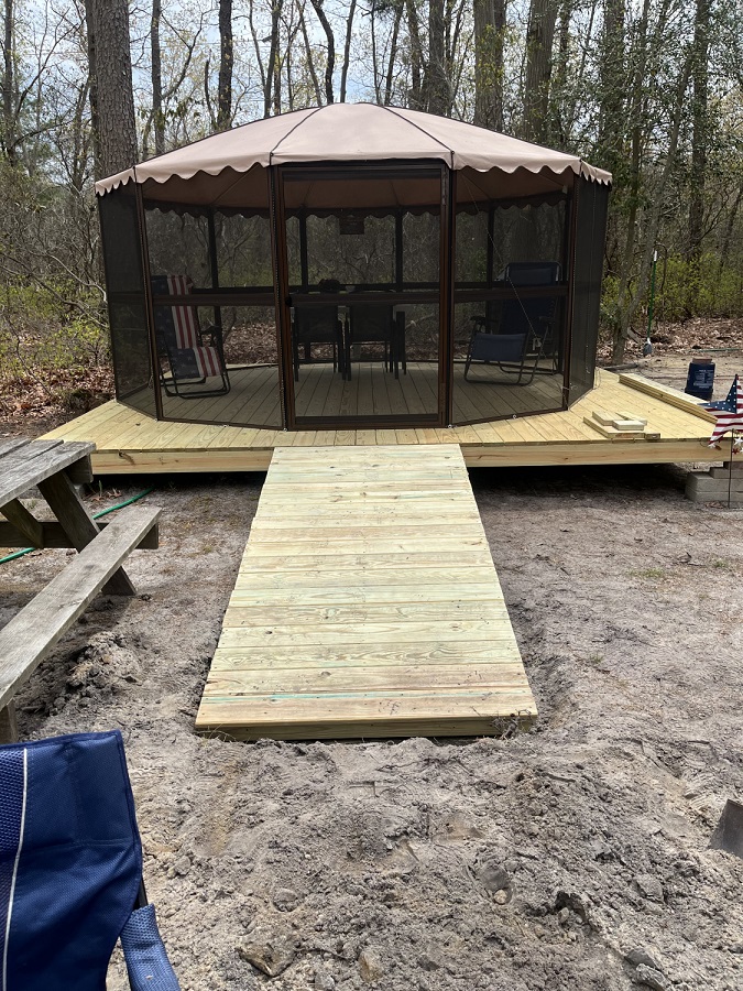 Casita 15 Foot Freestanding Round Screenhouse - Chestnut/Almond