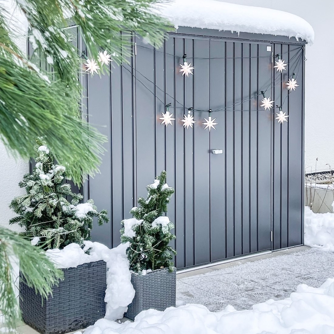 Biohort 7 x 3 Foot Dark Grey Polyamide Enamel-Coated Galvanized Steel Equipment Locker - 230 Gallons