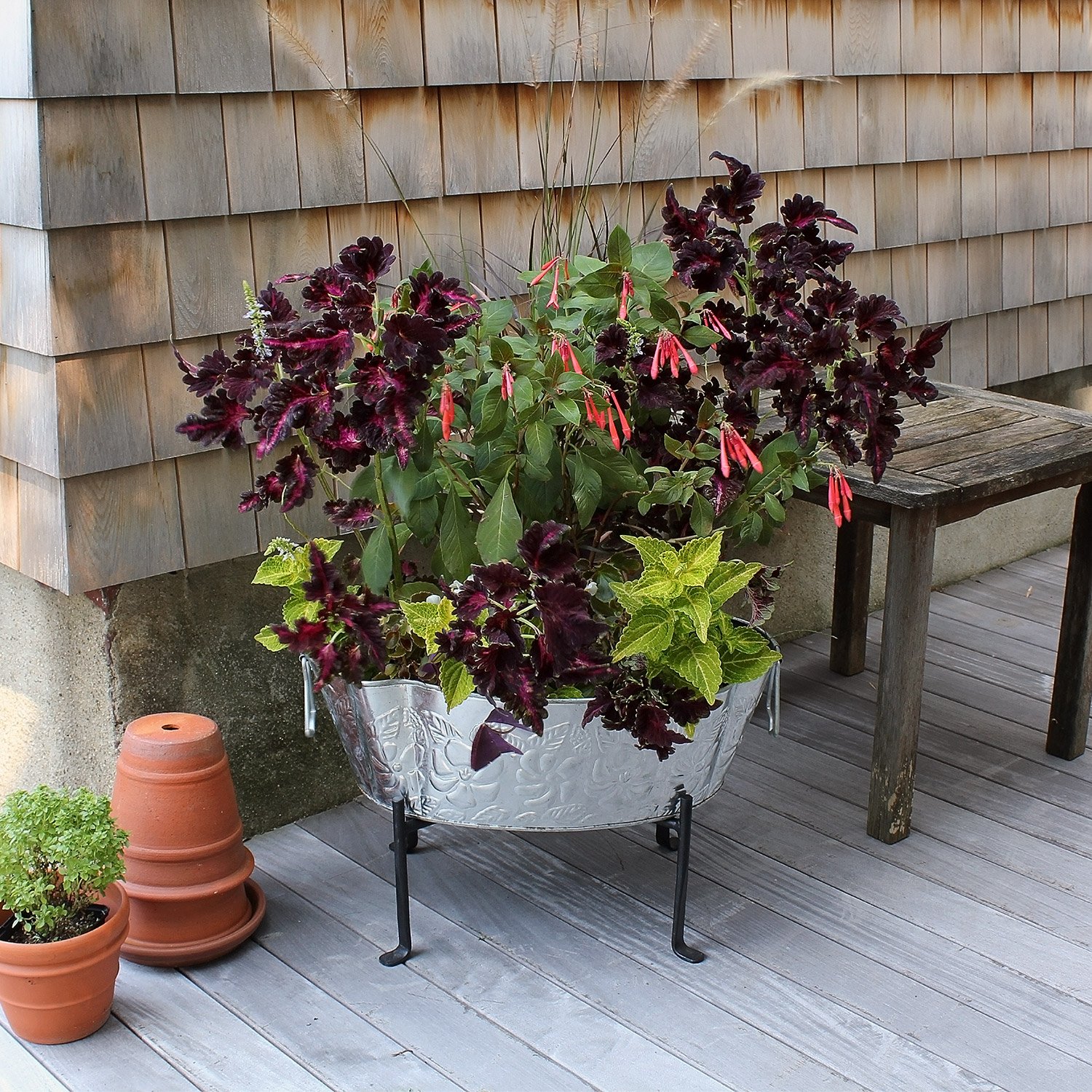Achla 20 Inch Galvanized Steel Embossed Tub with Folding Stand