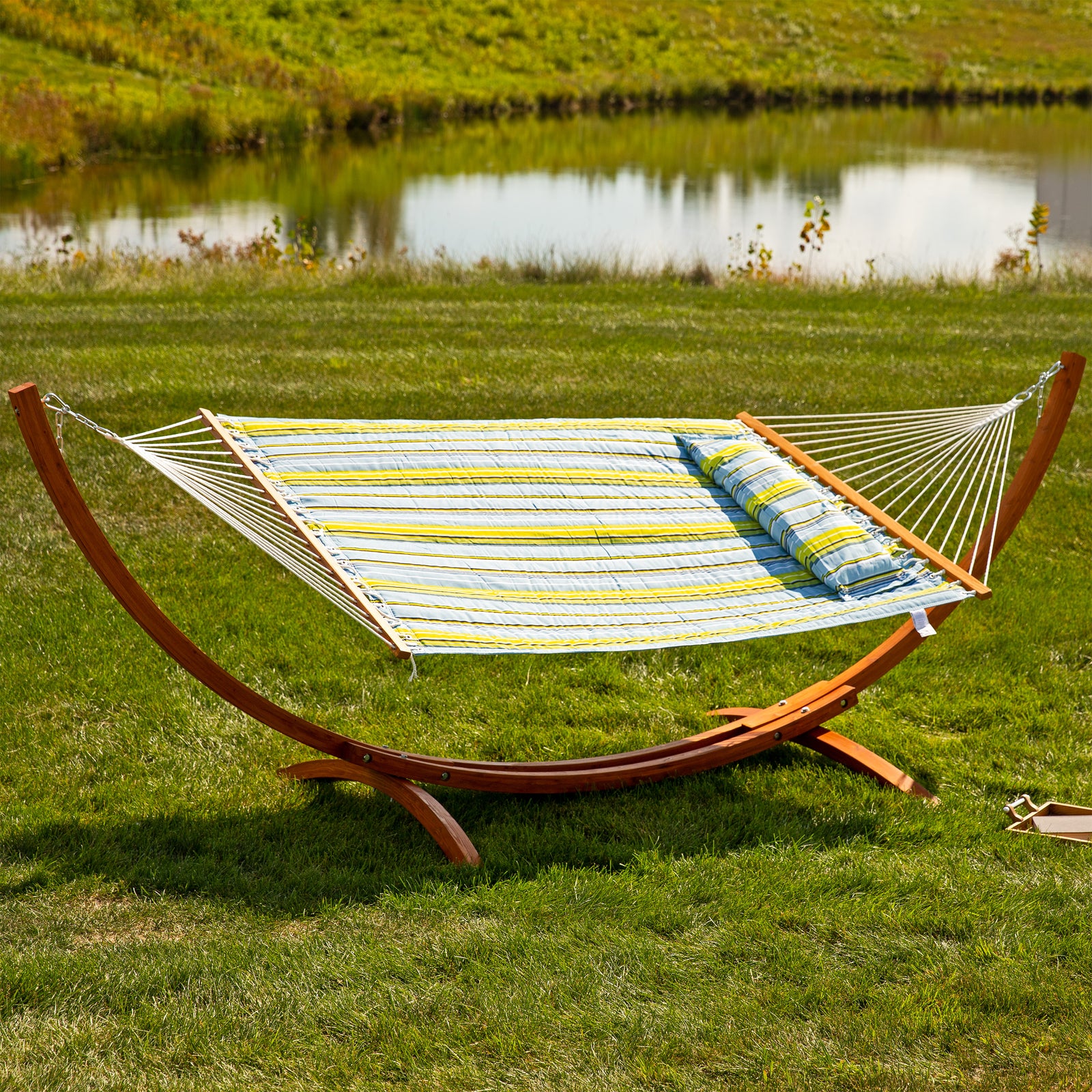 Sunnydaze Two-Person Quilted Hammock with Wooden Stand
