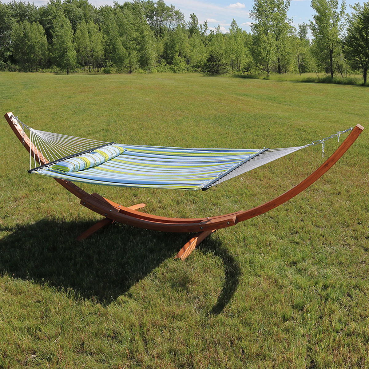 Sunnydaze Two-Person Quilted Hammock with Curved Wooden Stand